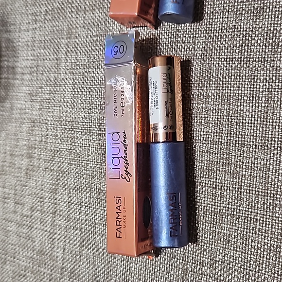 NEW - 2 Farmasi Liquid Eyeshadow 05 Dive Into Blue - Picture 2 of 3